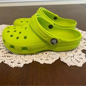 Crocs kids size 13- lime punch green